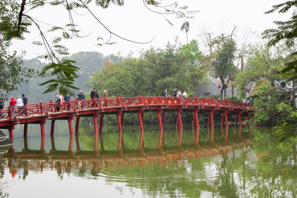Jezioro Odwróconego Miecza - entum Hanoi i główny punkt orientacyjny, Stolica Wietnamu - Hanoi, marzec 2019 r.