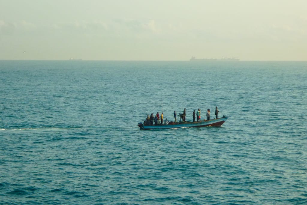 Rybacy zbierający sieci wczesnym rankiem, 2012 r.