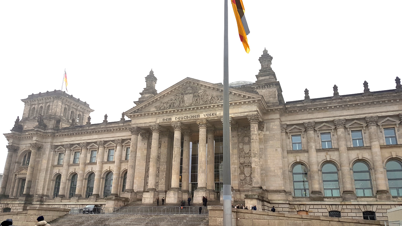 Bardzo efektowna siedziba niemieckiego parlamentu. - Weekend w Berlinie