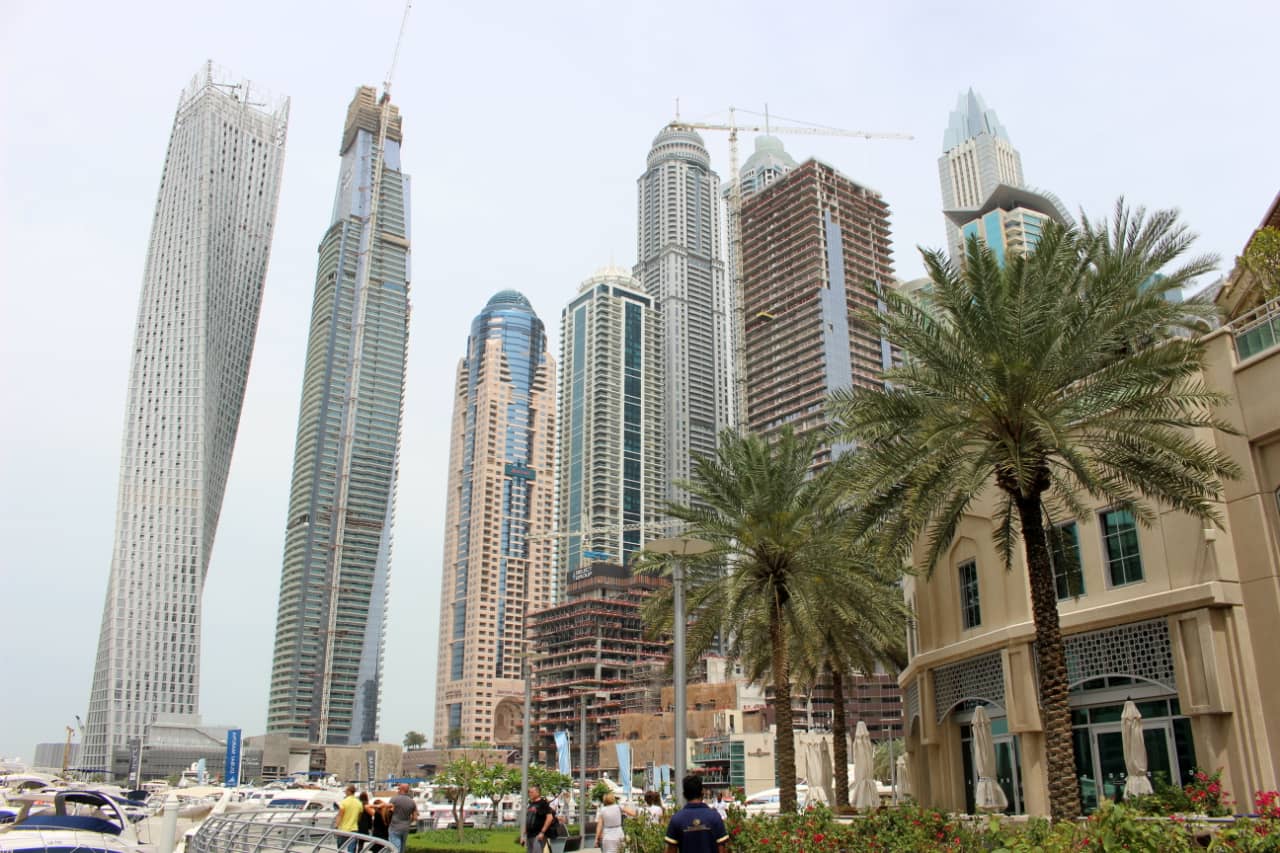 Luksusowa Marina i ogromne drapacze chmur, Dubaj.