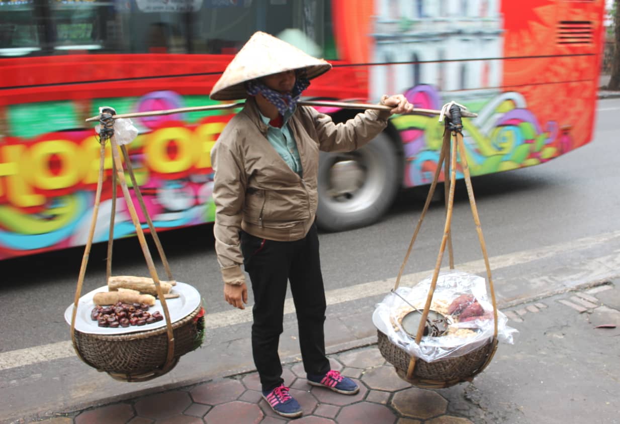 Hanoi - miasto pełne ulicznych sprzedawców.
