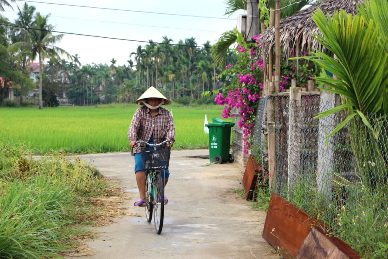 Wietnam na własną rękę - Rower i kapelusz - znaki rozpoznawcze Wietnamczyków.